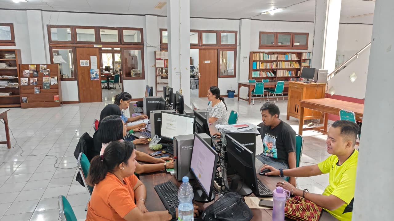 Pelaksanaan Pembuatan Borang Akreditasi Rutin Setiap Hari Jumat di UPA Perpustakaan UNCEN