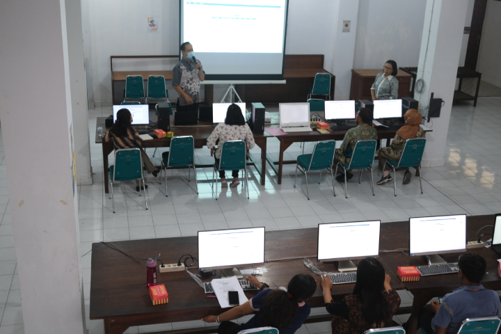 Perpustakaan Universitas Cenderawasih Tingkatkan Kinerja Tim Melalui Pelatihan Pengolahan dan Penginputan Data Repository Institusi